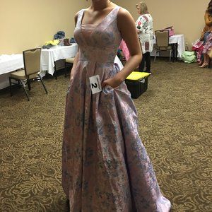 Mac Duggal Prom/Pageant Gown, size 4